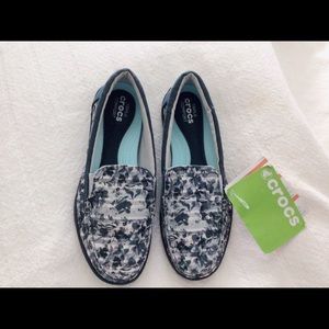 Crocs casual shoe with floral design